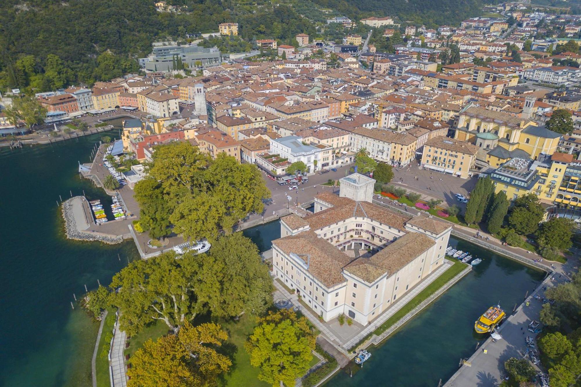 Casa Margherita Few Minutes From Lake - Happy Rentals Riva del Garda Kültér fotó
